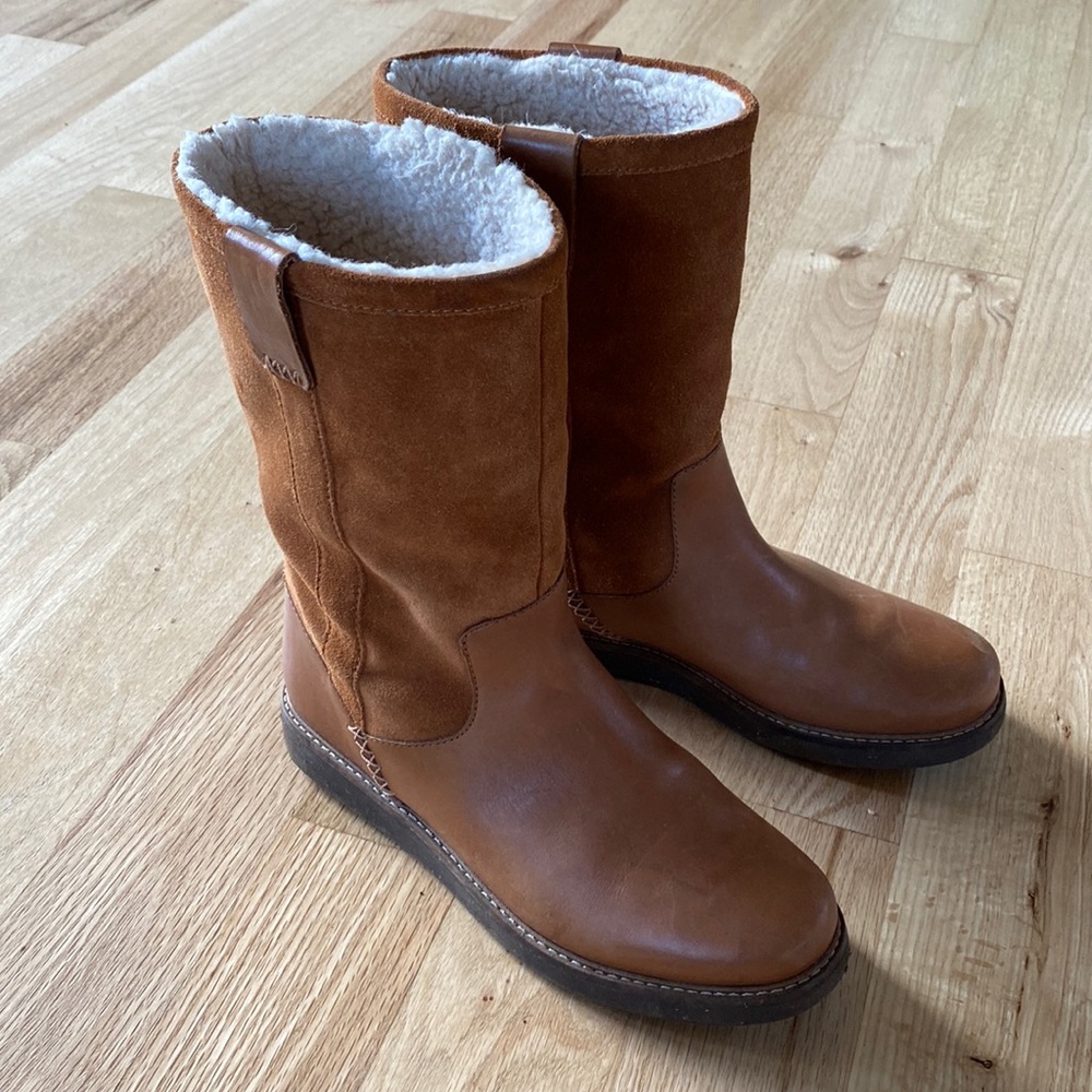 Clark’s Originals Sherpa lined leather boot Womens size 8.5